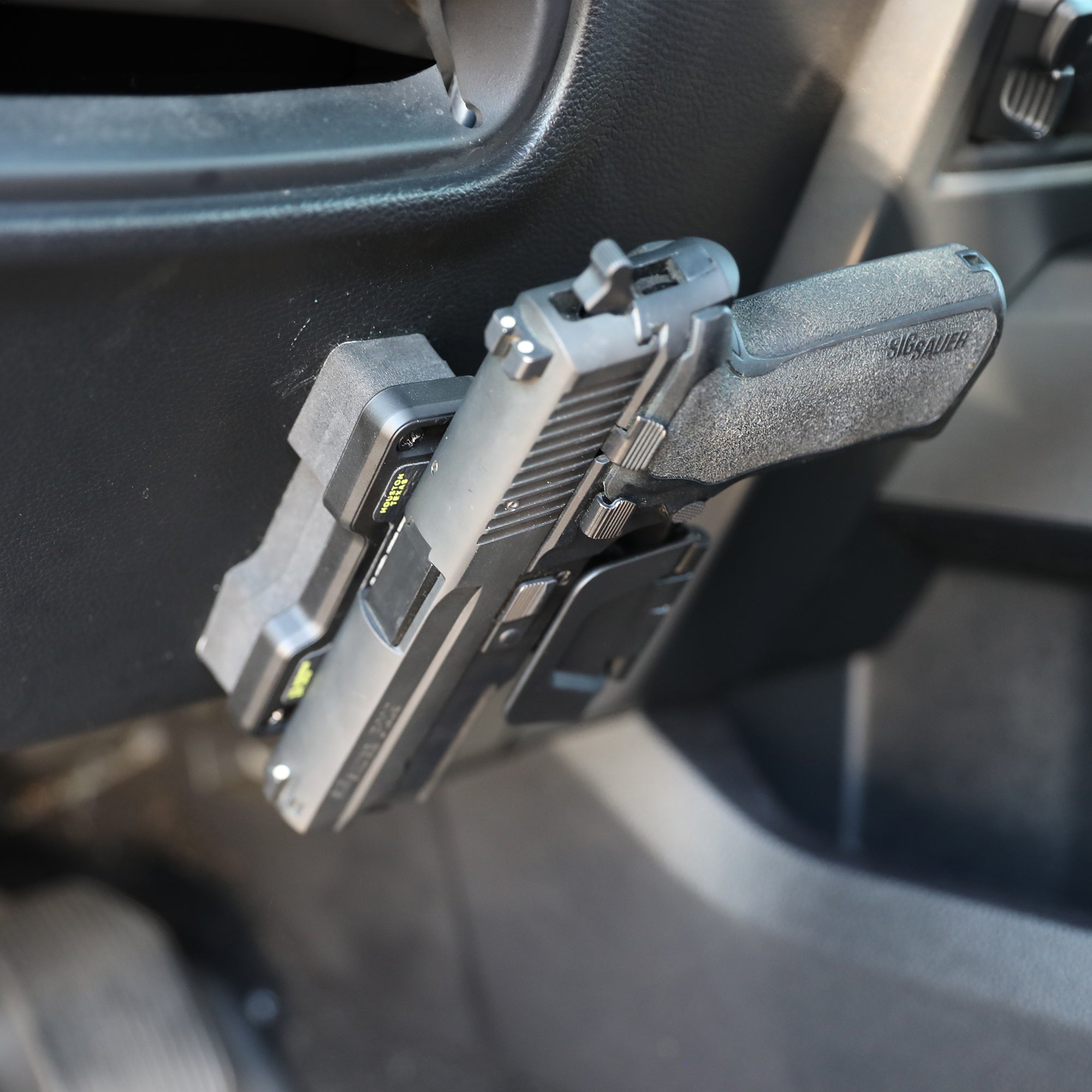 Stinger Prime Magnetic Gun Mount (MP) w/ Safety Trigger Guard Protection (SC)