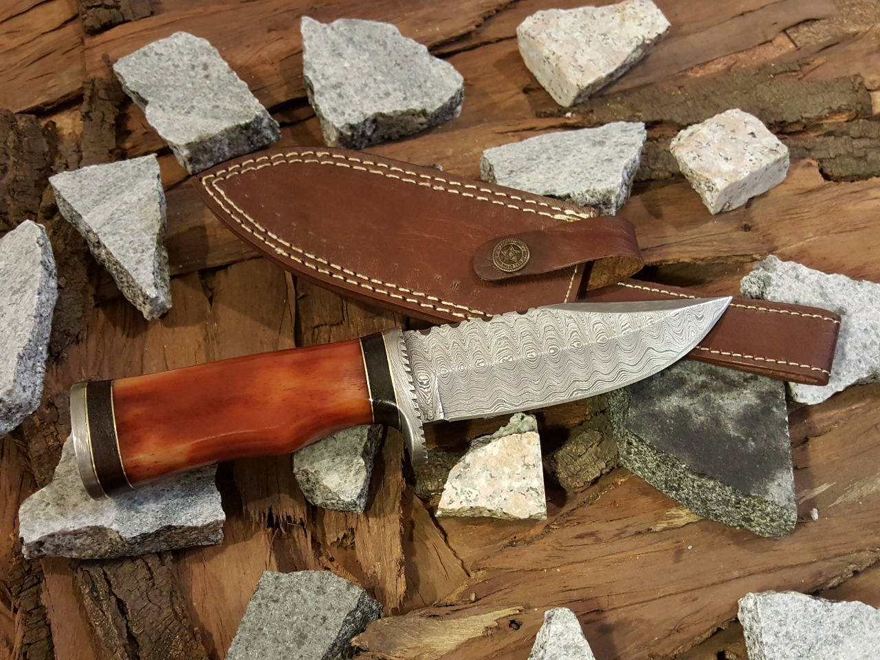 Custom Handmade Hunting Knife with Damascus Steel Blade (SC)