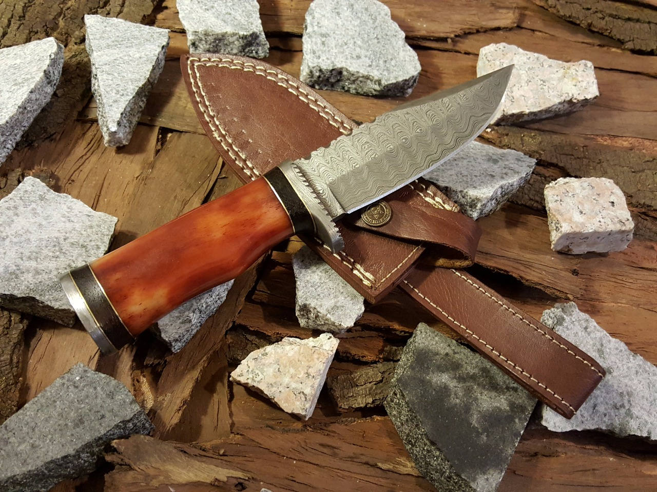 Custom Handmade Hunting Knife with Damascus Steel Blade (SC)