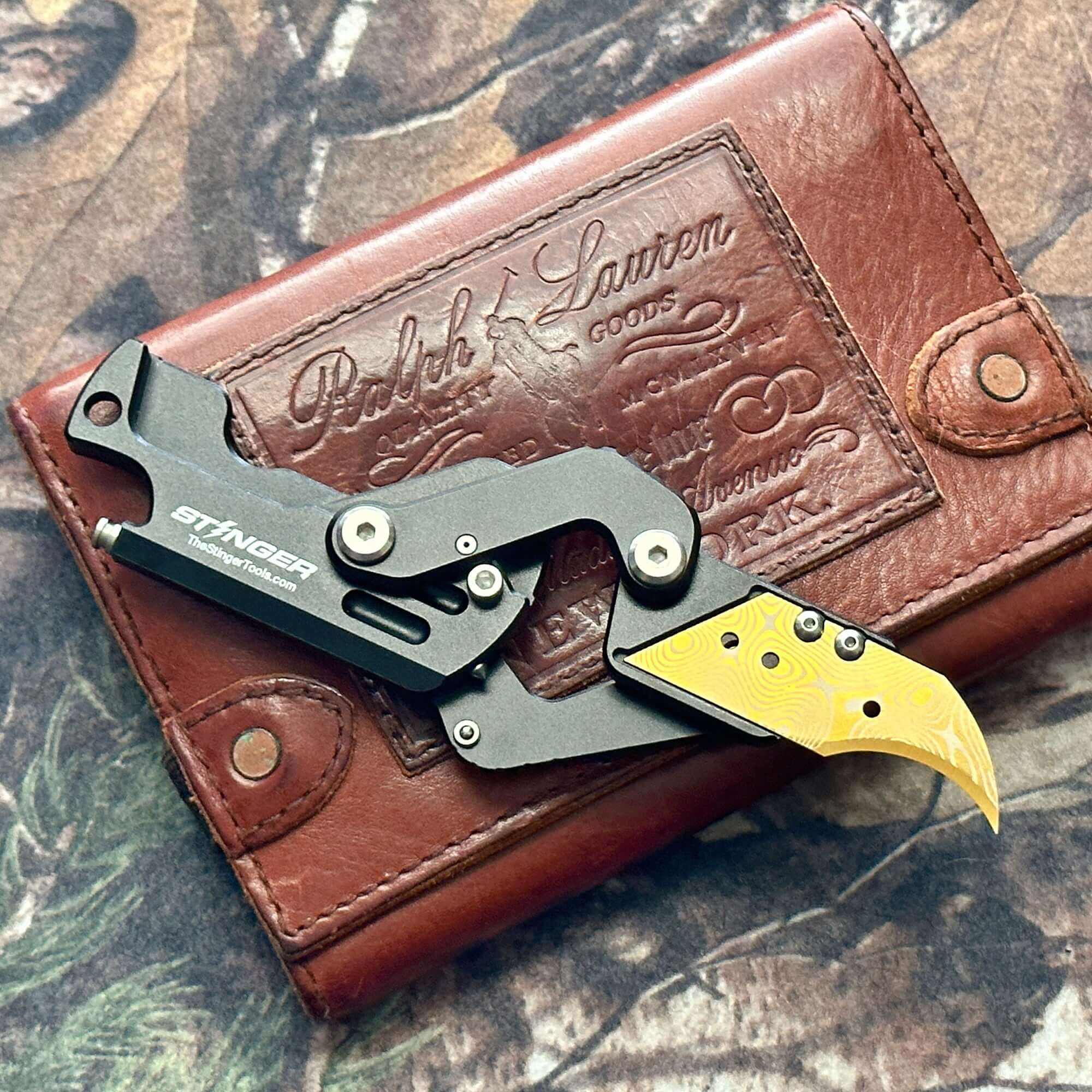 Stinger Dog Tag Blade, Folding Pocket Knife, Utility Knife - Matte Black w/ Golden Blade (SC)