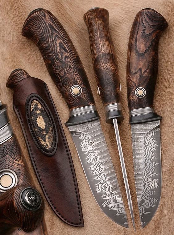 Custom Handmade Damascus Steel Buck Hunting Knife - 9 Inch Burl Rosewood Handle with Steel Guard (SC)