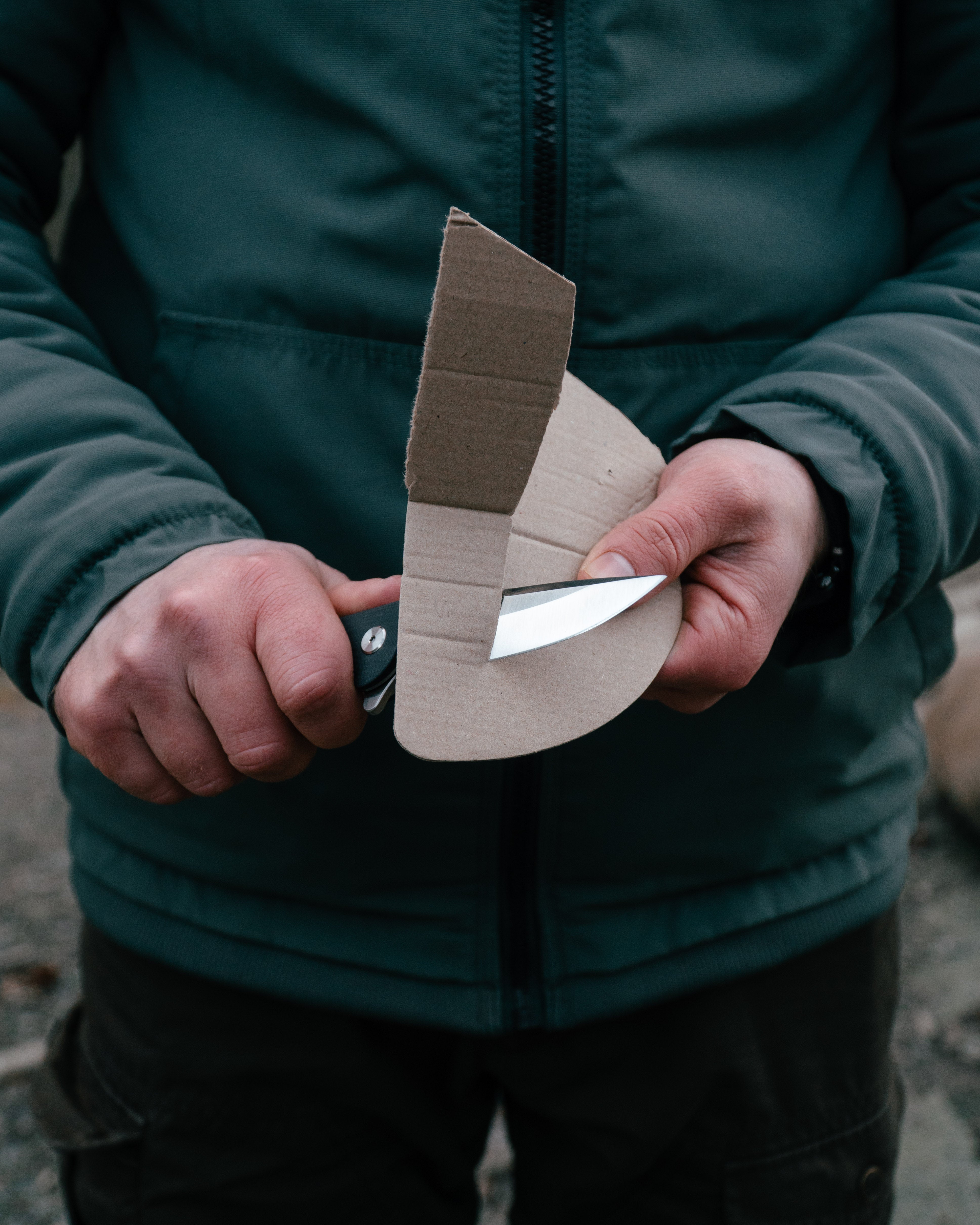 The Straight Back Folding Pocket Knife Giftset for Men and Women (Silver and Black) (SC)