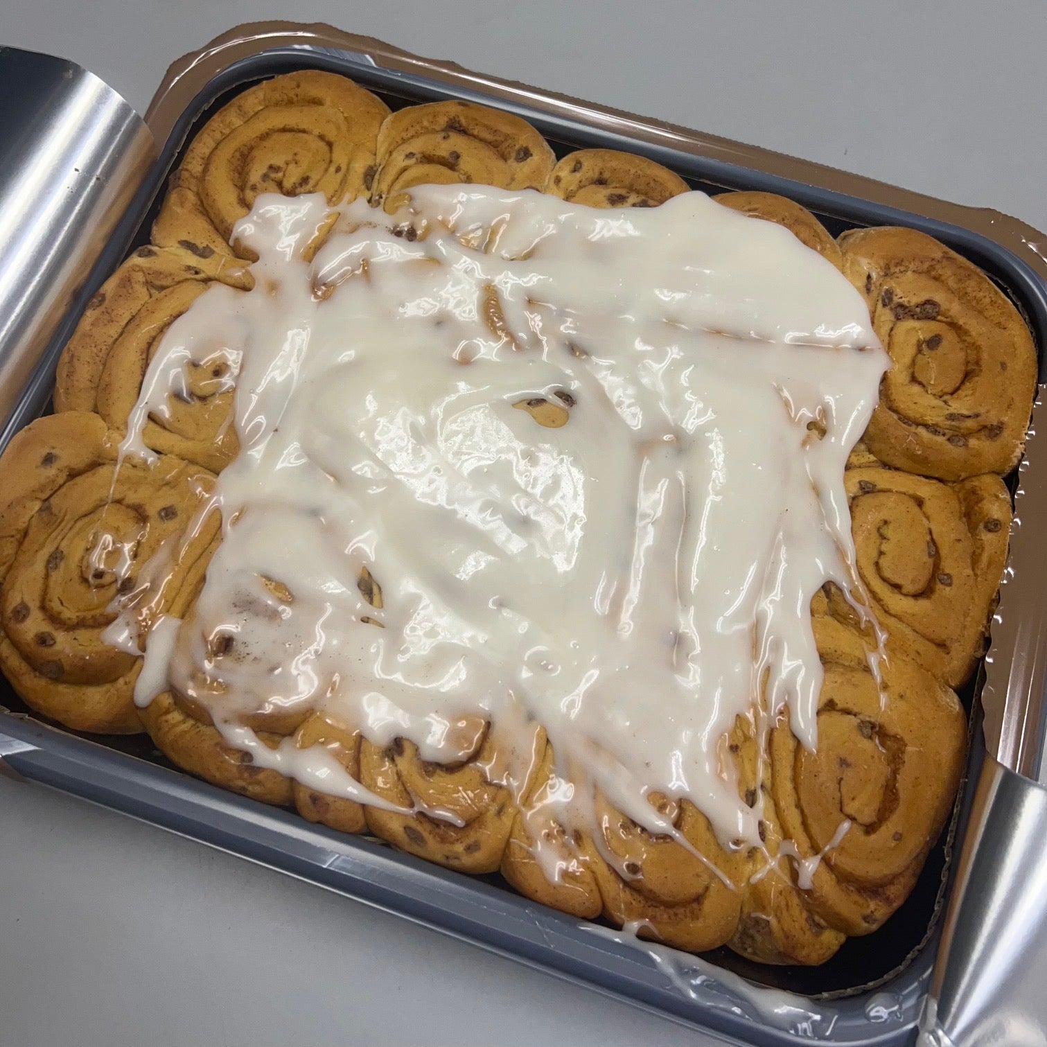 Military MRE Tray Pack, Cinnamon Roll with White Icing, Ready to Eat (UGR Component) (SC)