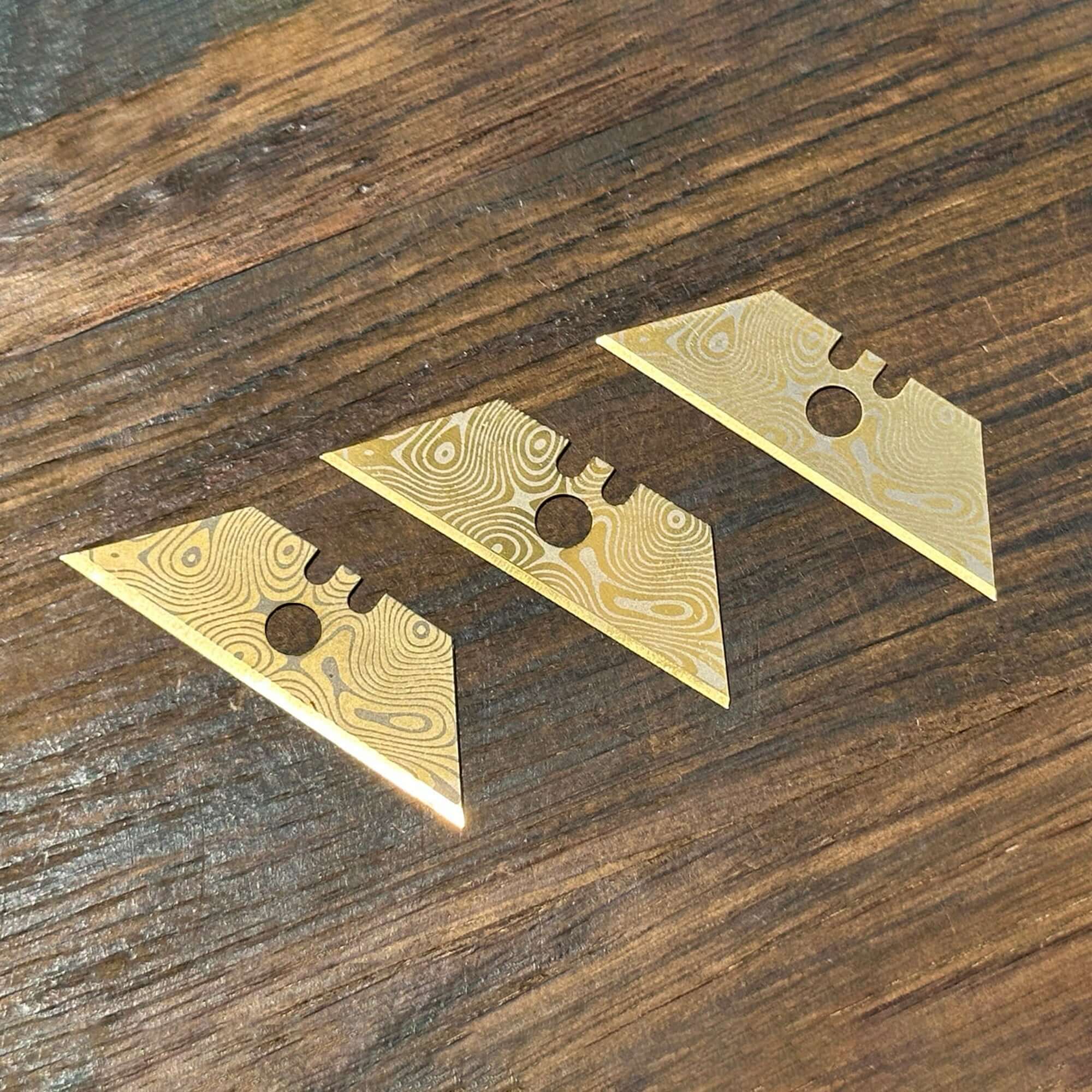 Stinger Laser Engraved Utility Razor Blades, Utility Knife Blades Replacement - Golden Damascus Style (Trapezoid 3 pcs) (SC)