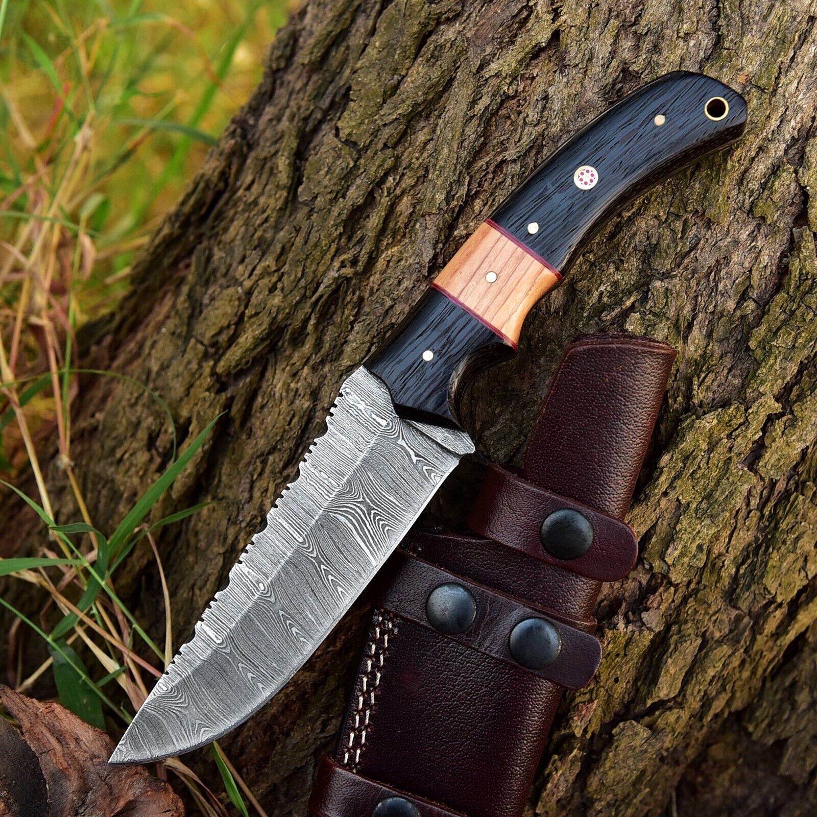 Wilderness Wanderer: Hunting Knife with Twist  (SC)Damascus Steel Blade, Wenge Wood and Olivewood Handle, and Leather Sheath